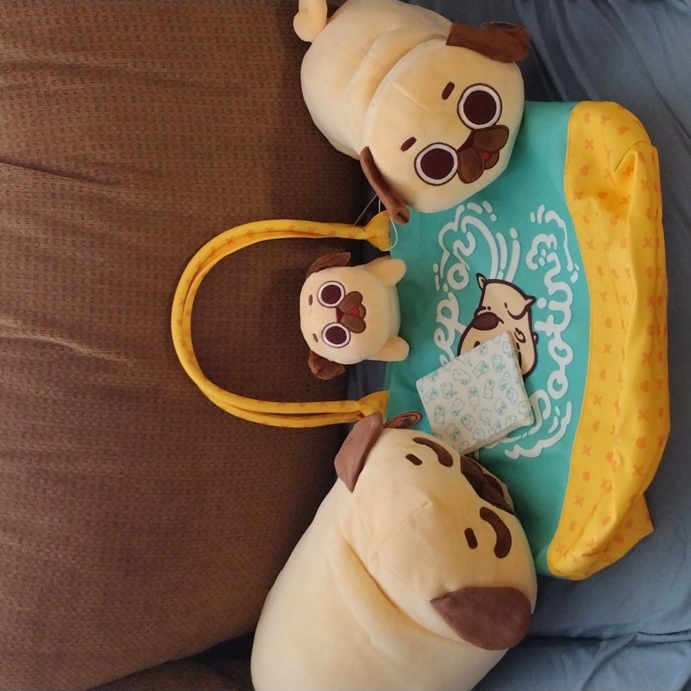 NWT bundle tote bag with three pugs. Dad,mom,and baby pugs.